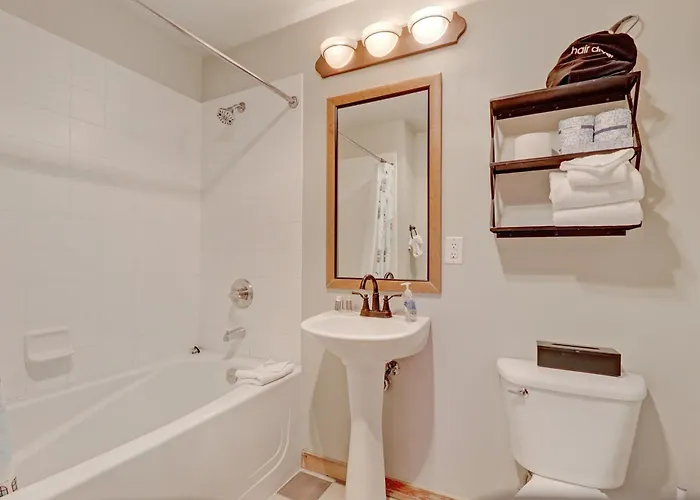 Co406 Copper One Apartment